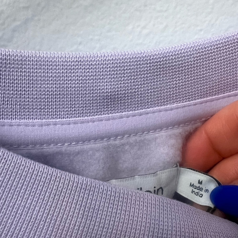 NWT Women’s Calvin Klein sweatshirt - Picture 6 of 8
